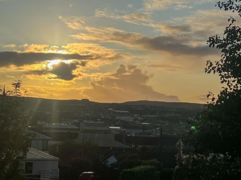 Artistic Stunning Apartment City View Londonderry Buitenkant foto